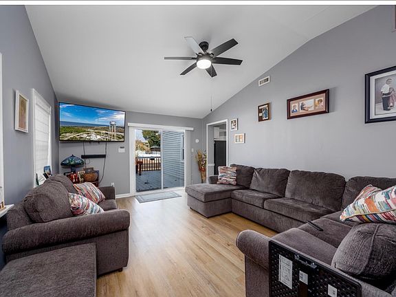 4th image of 100 Wildwood Ave