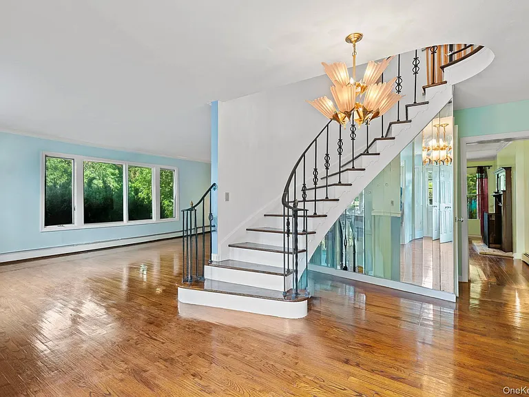 13 Whitney Cir — Photo 5