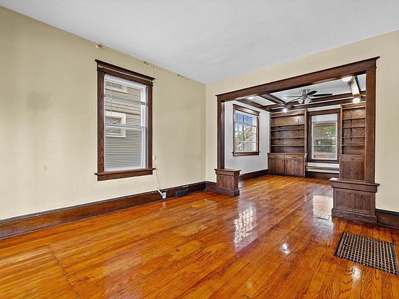 4th image of 2816 Wright AVENUE