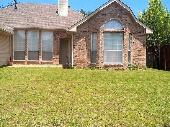 3rd image of 11741 Waterford Ln