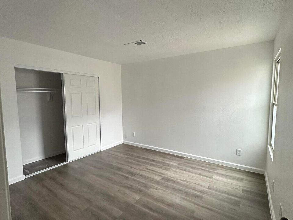 2nd image of 1608 Patti Pl NE