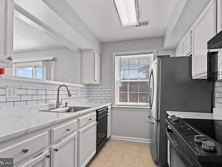 9904 Hagel Cir — Photo 13