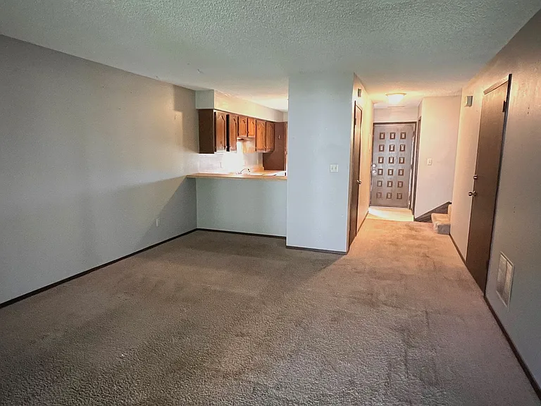 434 Hawaii Ct — Photo 4