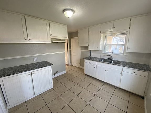 4th image of 4413 N Cornelia Cir