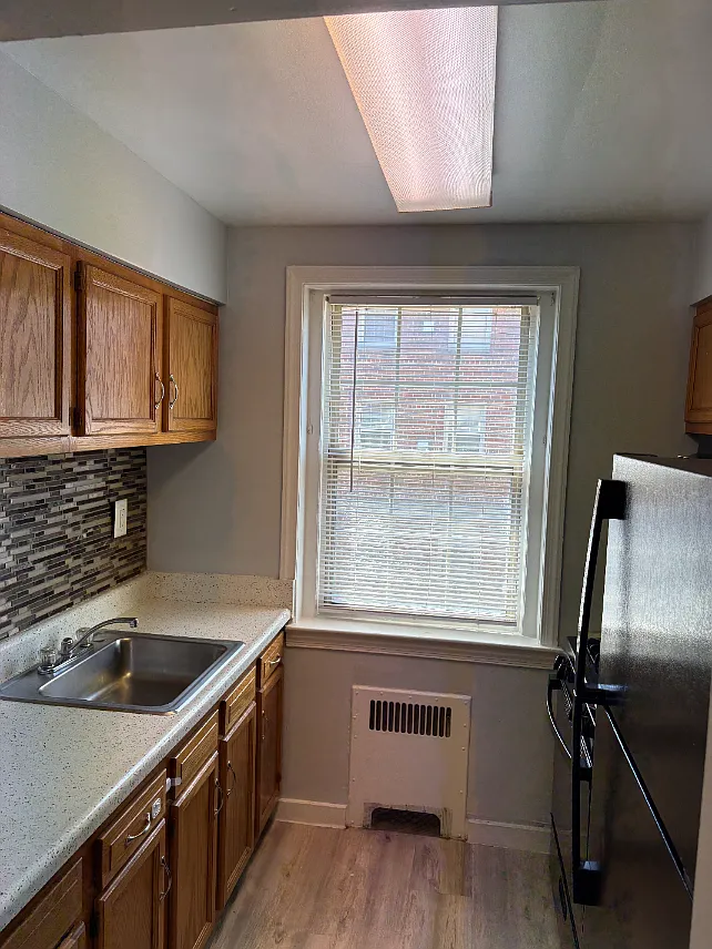 2 bed, 1.0 bath, $1,275 — Photo 3