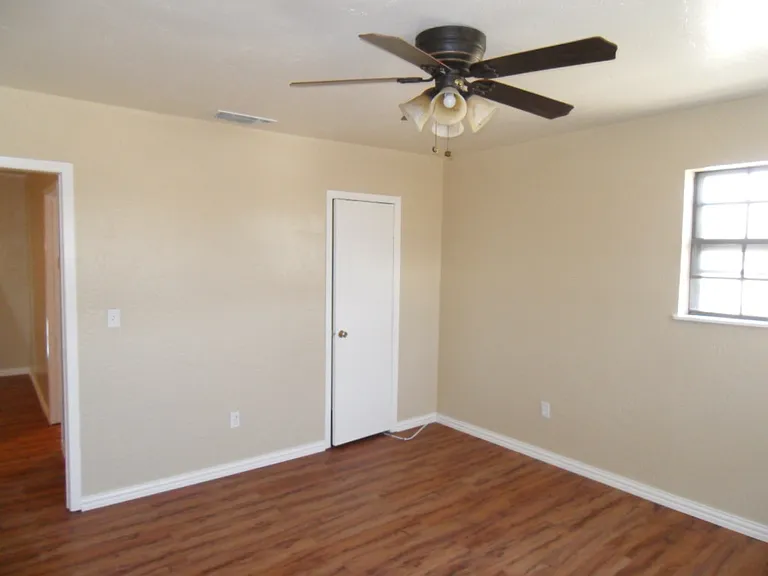 608 Charles Ave — Photo 14