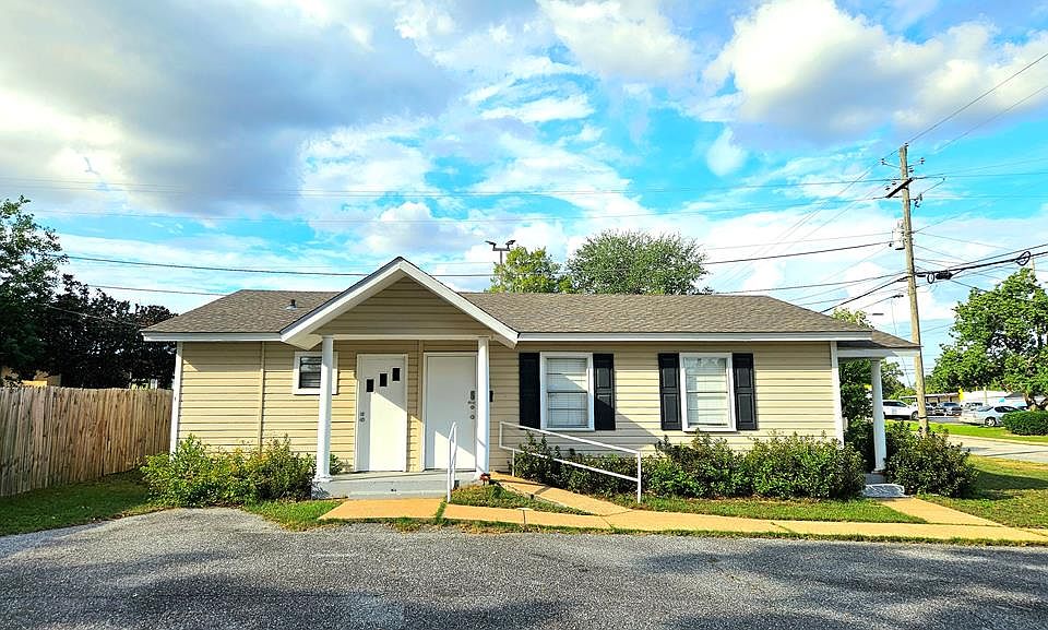 1st image of 306 S Boulevard Dr