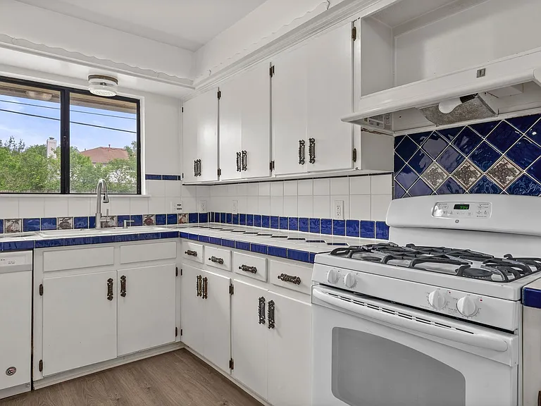 12906 Irongate Ave — Photo 6