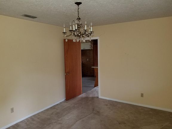 4th image of 303 S Jones Ave