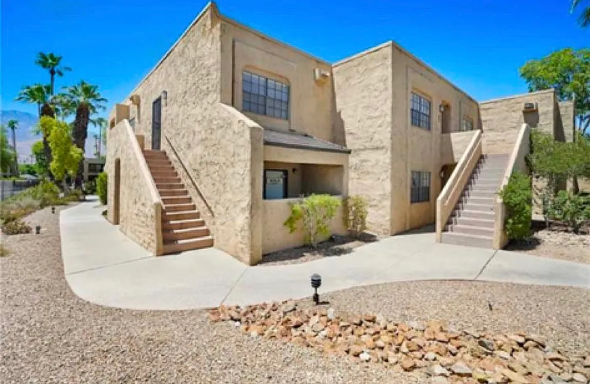 5300 E Waverly Dr — Photo 2