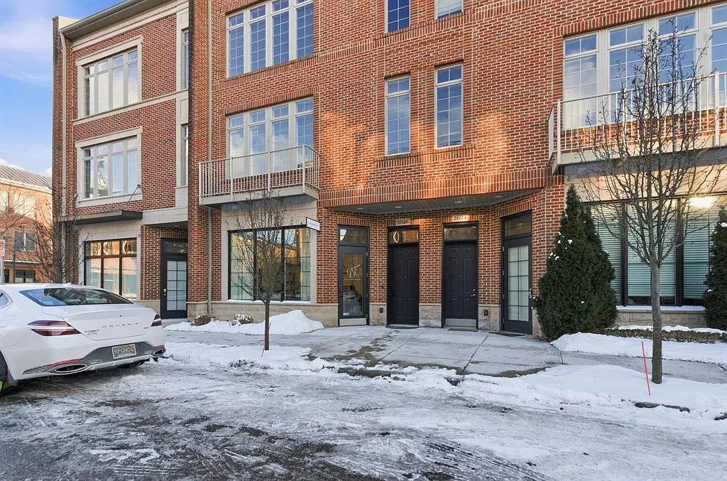 3 bed, 3536 sqft, $9,999 — Photo 1