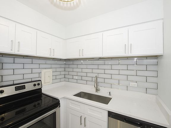 2nd image of 619 W Stratford Pl APT 204