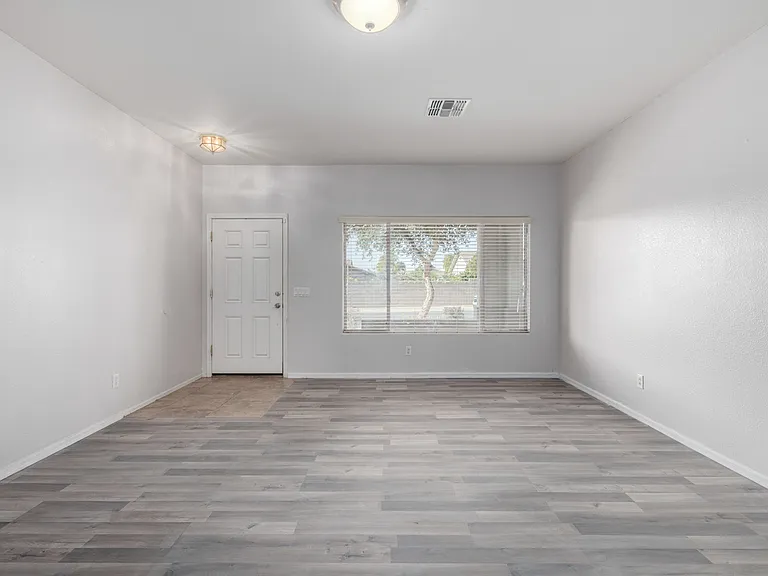 15309 N 146th Ave — Photo 10