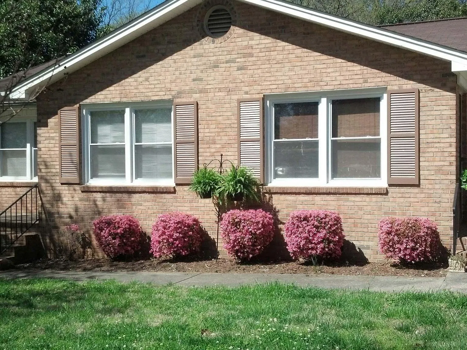 204 Tracy St — Photo 3