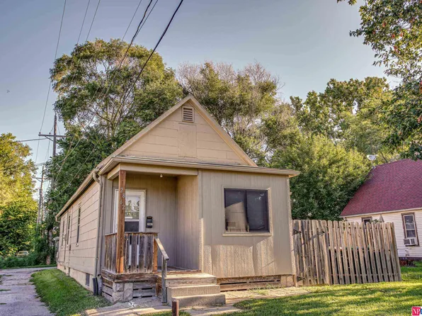 2862 Meredith Ave, Omaha, NE 68111