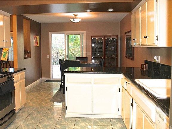 2nd image of 25251 Avenida Dorena