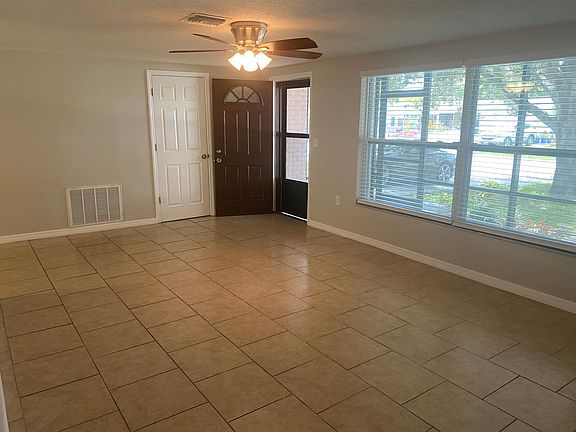 Front Living Room w/Screen Door