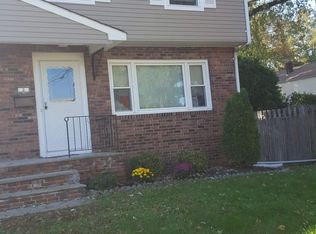 8 Jill Ct, Middlesex, NJ 08846