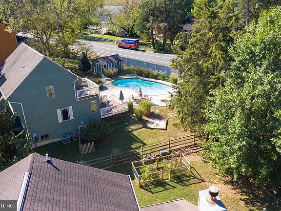 5th image of 6738 Meadowlawn Cir