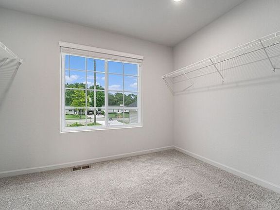 5th image of 2213 Macatawa Ln