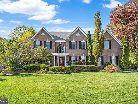 2nd image of 290 Kendall Ct