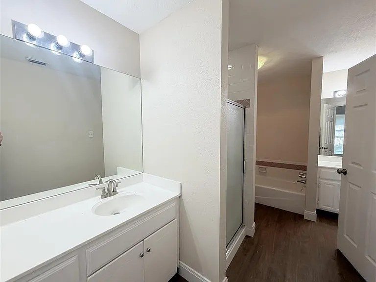 949 Reeves St — Photo 13