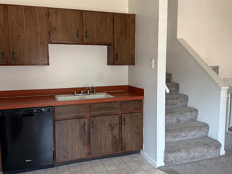 1432 Edgewood Ct — Photo 9