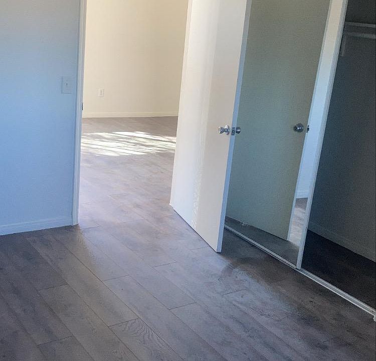 2nd image of 1525 E Lynwood Dr #22