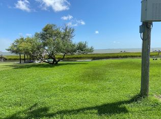 405 E Bayshore Dr, Palacios, TX 77465