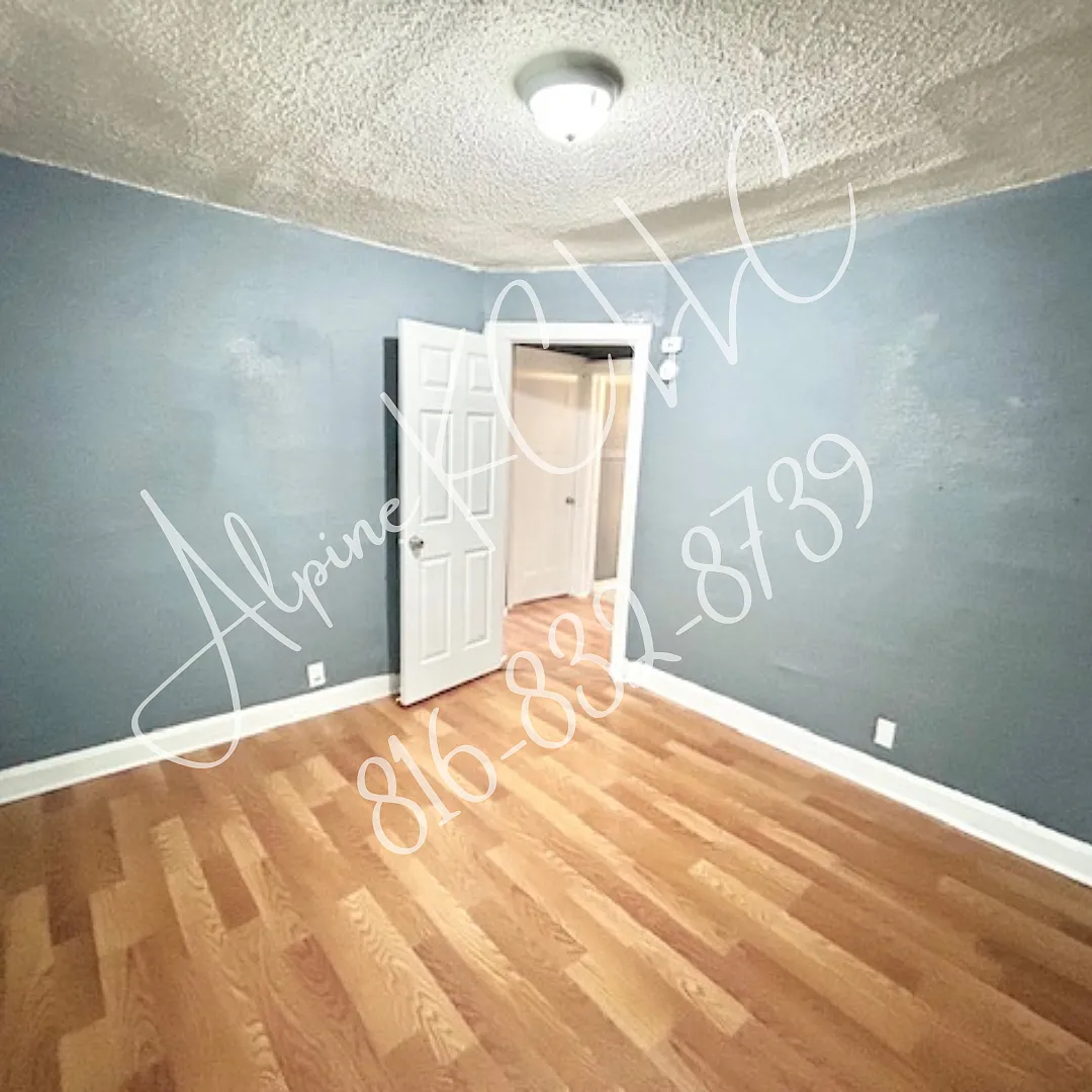 3 bed, 900 sqft, $1,095 — Photo 3