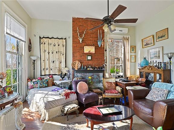 4th image of 2237 Royal St