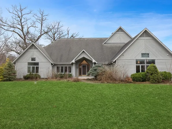 3702 Overland Rd, Crystal Lake, IL 60012