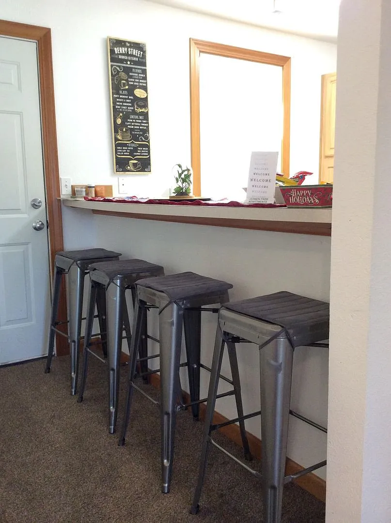 Cowen Park Apartments — Photo 3