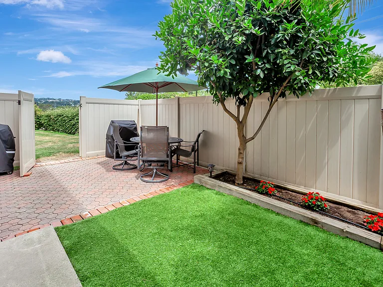 3 Holly Hill Ln — Photo 13