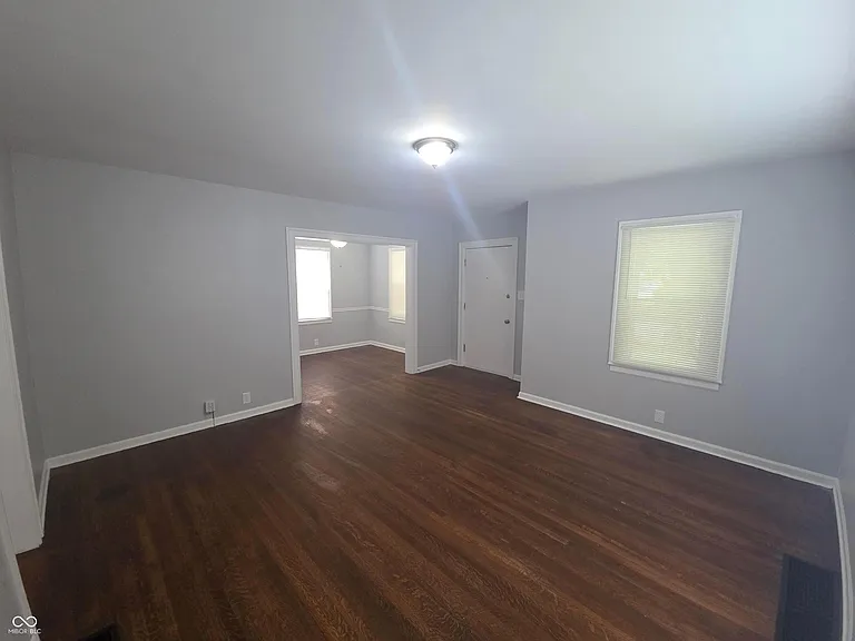 4969 Crittenden Ave — Photo 9