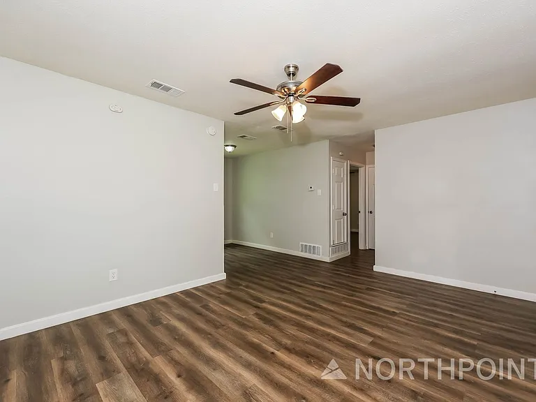 1336 E Park Dr — Photo 4