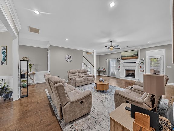 5th image of 101 Gateshead Cir