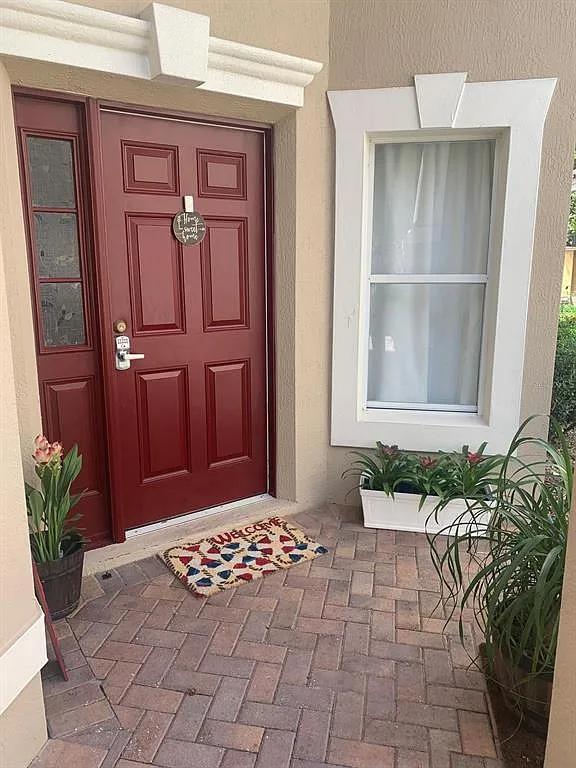 5 bed, 3.0 bath, 2850 sqft, $3,900 — Photo 2