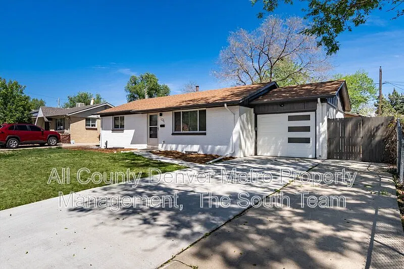5 bed, 2.0 bath, 1899 sqft, $3,185 — Photo 2
