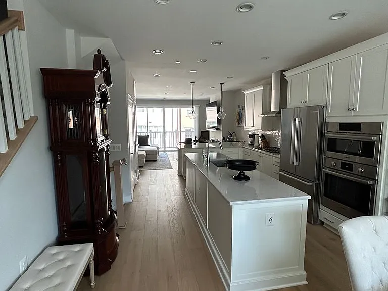 10324 Grosvenor Pl — Photo 15