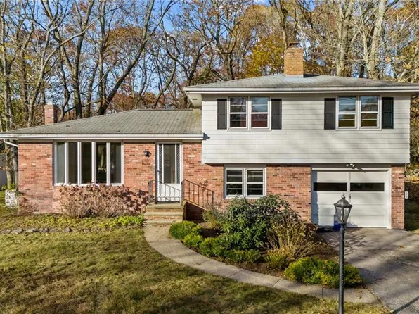 59 Bow Run, Saunderstown, RI 02874