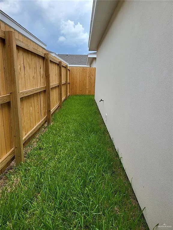 3 bed, 2.0 bath, 4412 sqft, $1,195 — Photo 3