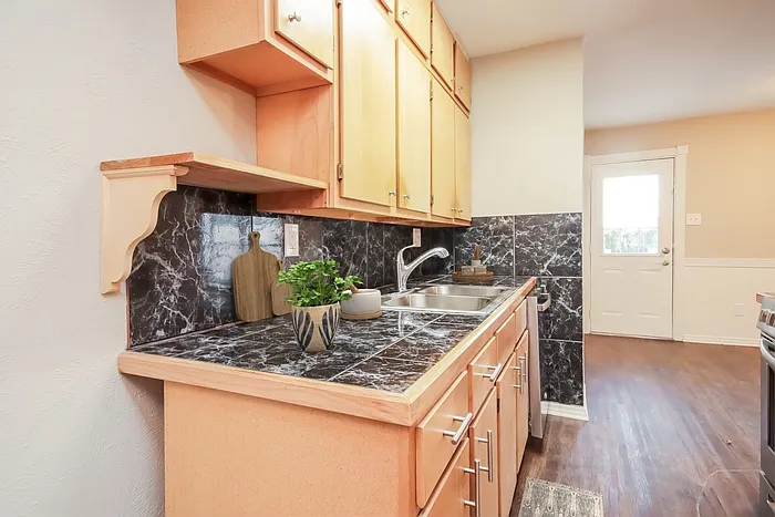 5211 Parkridge Dr — Photo 3