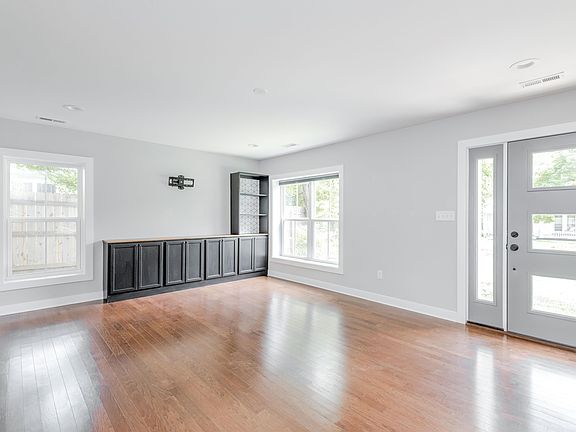 5th image of 310 W 27th St #1