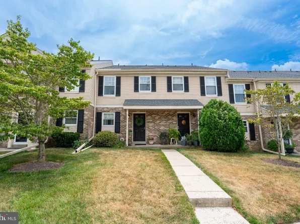 8 Bromley Dr, Blue Bell, PA 19422