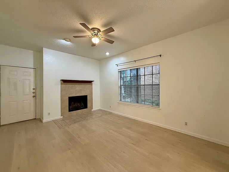 203 E 31st St #101 — Photo 5