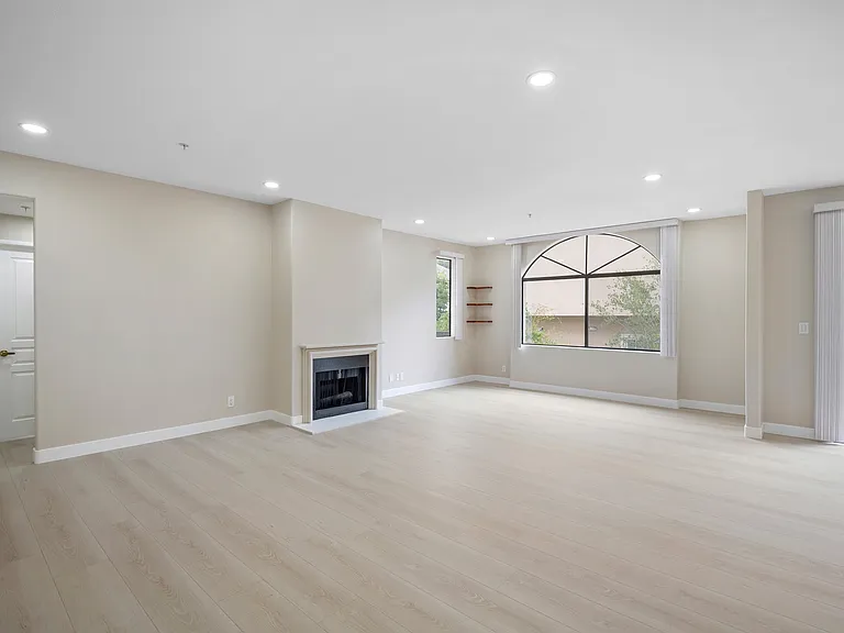 1114 Campbell St #206 — Photo 1