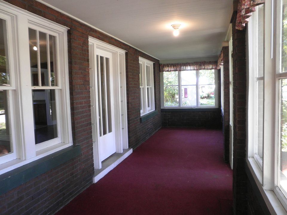 2nd image of 5568 Washington St