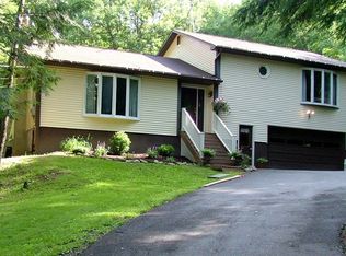 5 Troy Dr, Rhinebeck, NY 12572