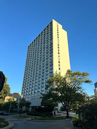 5100 N Marine Dr Photo 1